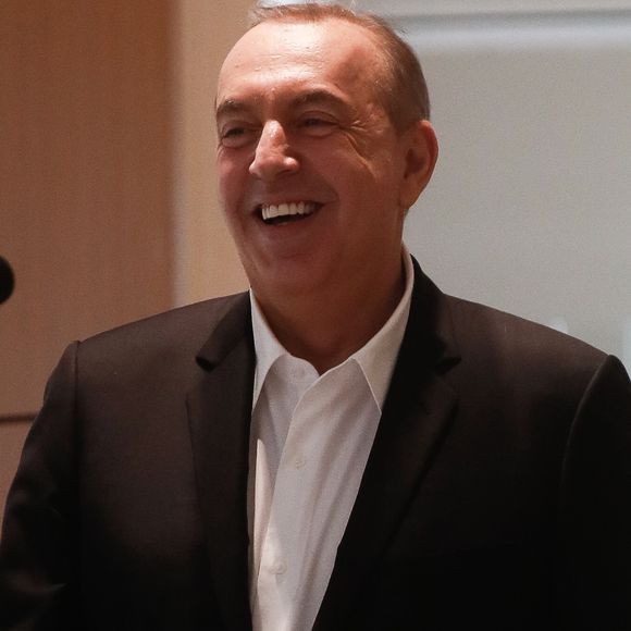 Exclusif - L'animateur de radio, journaliste, présentateur de télévision et producteur français, Jean-Marc Morandini, accompagné de son avocate, maître F.Rault, arrive à la chambre correctionnelle du tribunal judiciaire de Paris Batignolles, le 14 juin 2023. Jean-Marc Morandini est jugé pour "harcèlement sexuel" et "travail dissimulé", à Paris, lors du deuxième et dernier jour de son procès.
© Christophe Clovis /Bestimage