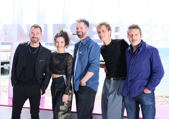 Hector Langevin, Raphaele Volkoff, Franck Monsigny, Emmanuel Moire et Farouk Bermouga - Photocall de "Demain nous appartient" lors du 7ème festival international Canneséries à Cannes, le 6 avril 2024. 
© Denis Guignebourg / Bestimage
