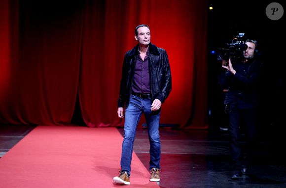 Anthony Delon - Pour la séance de clôture de la 16ème édition du Festival Lumière de Lyon, un hommage tout particulier a été rendu à l'acteur Alain Delon en projetant "Plein Soleil" de René Clément. Pour l'occasion Vincent Lindon a prononcé un discours en présence de Anthony Delon, qui, sous le coup de l'émotion, a fondu en larmes pendant l'évocation de son père. C'est la première fois, depuis sa disparition, qu'un hommage était rendu en public à Alain Delon,  au Halle Tony Garnier, à Lyon, France, le 20 octobre 2024. © Dominique Jacovides/Bestimage