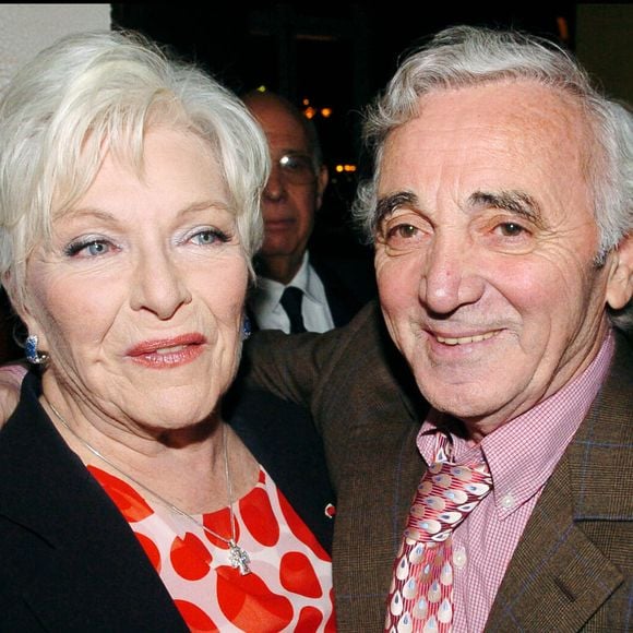 Line Renaud et Charles Aznavour : retour sur leur soirée à Las Vegas 

Line Renaud et Charles Aznavour - Muriel Robin fête la générale de son spectacle à l'Etoile.
© RINDOFF-BELLAK / BESTIMAGE