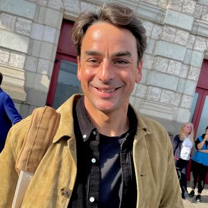 Julian Bugier à son arrivée à la gare pour la 42ème Foire du livre de Brive, à Brive-la-Gaillarde, FRance, le 8 novembre 2024. © Fabien Faure/Bestimage