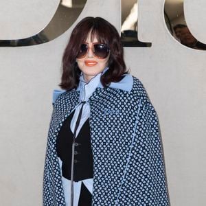 Isabelle Adjani au photocall au défilé Christian Dior Collection Femme Prêt-à-Porter Printemps/Eté 2026 lors de la Fashion Week de Paris (PFW), dans le Jardin des Tuileries, à Paris, France, le 1er octobre 2025. © Olivier Borde/Bestimage