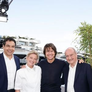 Exclusif - Anne-Elisabeth Lemoine,  Tom Cruise, Patrick Cohen, Pierre Lescure  - Tom Cruise sur le plateau de l'émission "C à vous" lors du 78ème Festival International du Film de Cannes le 13 mai 2025. © Jack Tribeca / Bestimage