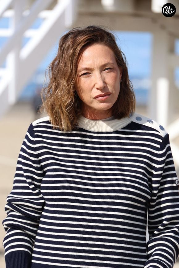 Laura Smet - Photocall du jury sur la plage lors de la 52ème édition du Festival du Cinéma Américain de Deauville le 10 septembre 2026. © Denis Guignebourg / Bestimage