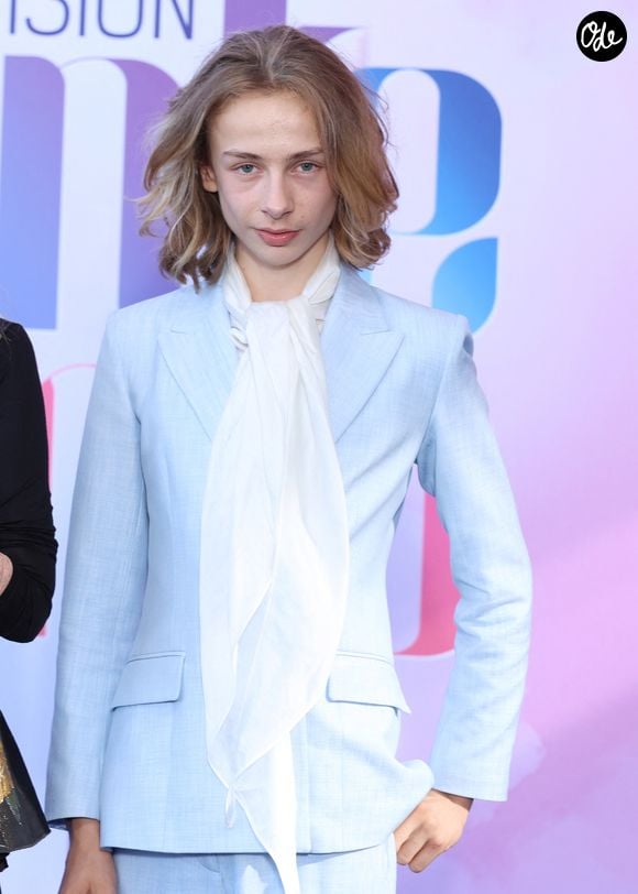 Cette fois, le jeune homme confirme son attrait pour la mode en donnant de sa personne pour Nuovo, concept-store parisien qui s'est imposé comme une référence de la mode vintage. 

Billy Blanchard ( fils de Julie Depardieu) - Photocall du film  'Les derniers jours de Charles Baudelaire' au Grimaldi Forum lors de la 65ème édition du Festival TV De Monte Carlo le 13 Juin 2026

 © Denis Guignebourg /Bestimage