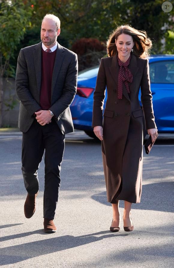 Le prince William, prince de Galles, et Catherine (Kate) Middleton, princesse de Galles, visitent le centre communautaire de Southport, pour rencontrer les familles des victimes de l'attaque au couteau, le 10 octobre 2024. 
© Julien Burton / Bestimage