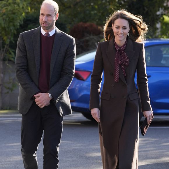 Le prince William, prince de Galles, et Catherine (Kate) Middleton, princesse de Galles, visitent le centre communautaire de Southport, pour rencontrer les familles des victimes de l'attaque au couteau, le 10 octobre 2024. 
© Julien Burton / Bestimage