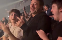 Patrick Bruel et ses fils Oscar et Léon au concert de Drake à Paris à l’Accor Arena le 8 septembre - Instagram