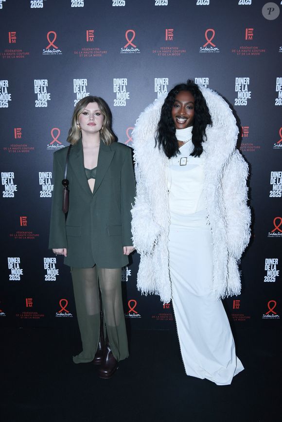 Marine Delplace et Ebony Cham (Star Academy) au photocall du 22ème dîner de la mode pour le Sidaction à Paris le 30 janvier 2025.
© Rachid Bellak / Bestimage
