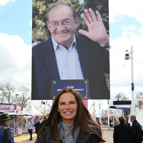 Elle co-présentera la matinale
Nathalie Marquay-Pernaut (Miss France 1987) lors de l'inauguration de l'Allée Jean-Pierre Pernaut à la Foire du Trône (fête foraine parisienne) sur la pelouse de Reuilly dans le bois de Vincennes du 12ème arrondissement de Paris, France, le 1er avril 2023. © Coadic Guirec/Bestimage