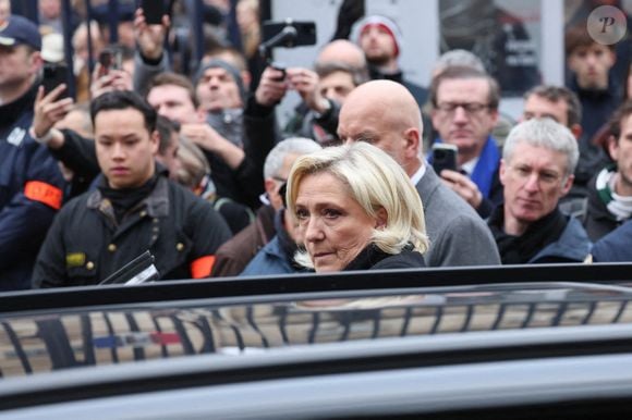 Marine Le Pen était présente
Marine Le Pen -  Arrivées à l'hommage à Jean-Marie Le Pen en l’église Notre-Dame du Val-de-Grâce à Paris le 16 janvier 2025.

© Cyril Moreau / Bestimage