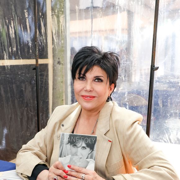 Invitée de l’émission "Mesdames" sur YouTube le 19 juin 2026, c’est face à la journaliste Elsa Wolinski qu’elle a pu en dire davantage sur cet homme qui a marqué sa vie d’artiste, mais aussi de femme.

Liane Foly lors de la 3ème édition du salon du livre à Saint-Germain-des-Prés "Des pages avant la plage" à Paris le 6 juin 2026.

© Jack Tribeca / Bestimage