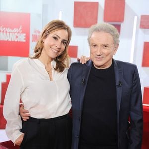 Léa Salamé et Michel Drucker lors de l'enregistrement de l'émission Vivement dimanche au studio Rive gauche, présentée par M.Drucker, diffusée sur France 3 le 21 juin 2026, à Paris, France, le 20 mai 2026. © Guillaume Gaffiot/Bestimage