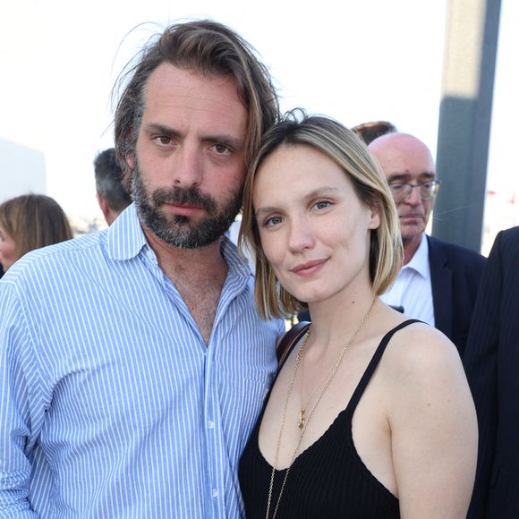 Ana Girardot et son mari Oscar Louveau assistent à la soirée Golden Hour du Peninsula Paris à Paris, France. Photo by Jerome Dominé/ ABACAPRESS.COM