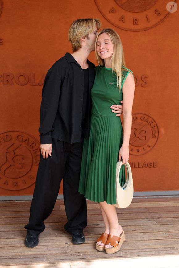 Des Jeunes Mari s Roland Garros Un Artiste Qui A Pour Maman Une des-jeunes-mari-s-roland-garros-un-artiste-qui-a-pour-maman-une