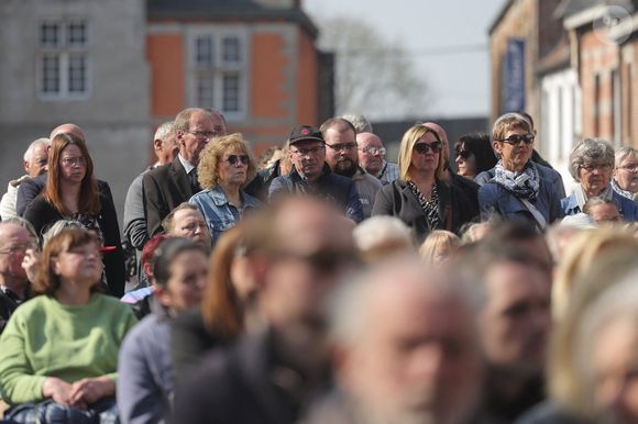 300 personnes réunies pour rendre hommage à Emilie Dequenne dans sa ville de Chièvres (Belgique), le 9 avril 2025, quelques semaines après son décès prématuré, survenu le 16 mars 2025. © Photonews / Bestimage