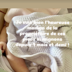 Sur Instagram, Flavie Péan a confirmé la naissance : "Je suis bien l'heureuse maman de la propriétaire de ces pieds si mignons depuis 1 mois et demi !". 

Flavie Péan et Arthur Jugnot ont accueilli leur premier enfant ensemble, une petite fille. Capture d'écran Instagram @peanflavie