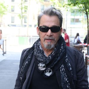 Il a lancé un projet touristique en Patagonie pour ses enfants.
Florent Pagny quitte les studios RTL à Neuilly-sur-Seine le 2 Mai 2025. © Denis Guignebourg/BestImage