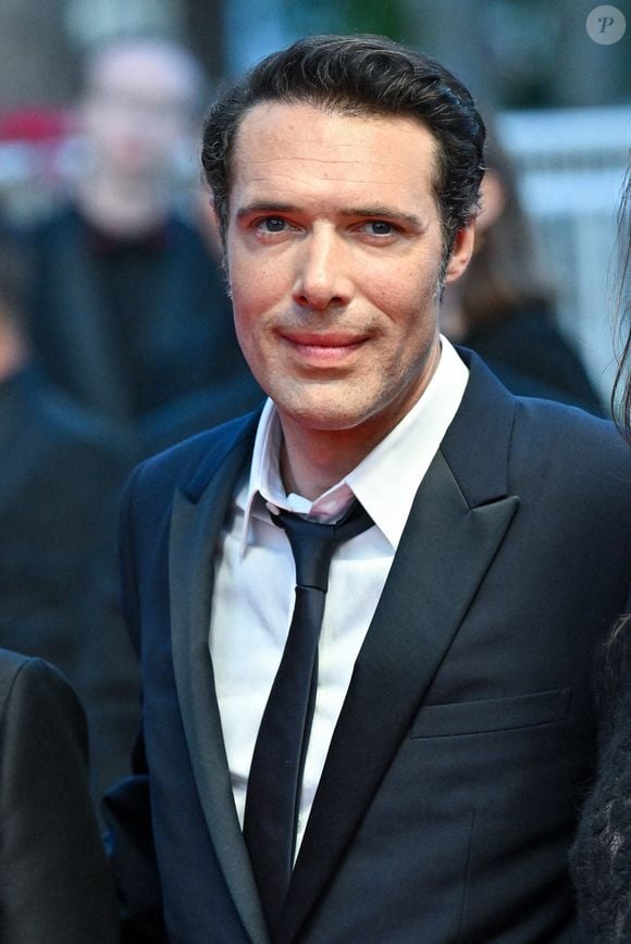En couple depuis quatre ans avec Pauline Desmonts, Nicolas Bedos est aux premières loges pour suivre ses choix professionnels.
Nicolas Bedos assistant à la première du film Mascarade lors du 75e Festival de Cannes à Cannes, France. Photo Julien Reynaud/APS-Medias/ABACAPRESSS.COM Festival de Cannes Festival du Film de Cannes Festival du Film de Cannes