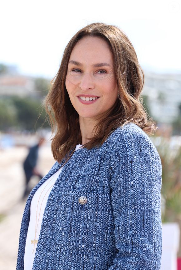 Vanessa Demouy - Photocall de "Ici tout commence" lors du 7ème festival international Canneséries à Cannes, le 6 avril 2024. 
© Denis Guignebourg / Bestimage