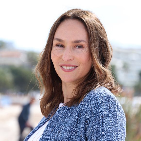 Vanessa Demouy - Photocall de "Ici tout commence" lors du 7ème festival international Canneséries à Cannes, le 6 avril 2024. 
© Denis Guignebourg / Bestimage