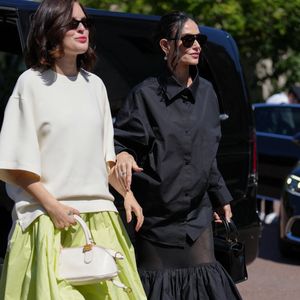 La mariée a ébloui ses proches dans une sublime création sur-mesure signée Balenciaga, spécialement imaginée par le directeur artistique de la maison, Pierpaolo Piccioli.

Tallulah Belle Willis and Demi Moore attending the Balenciaga Haute Couture Fall/Winter 2026/2027 show as part of Paris Fashion Week on July 8, 2026 in Paris, France.  (Credit © Lucia Sabatelli)
