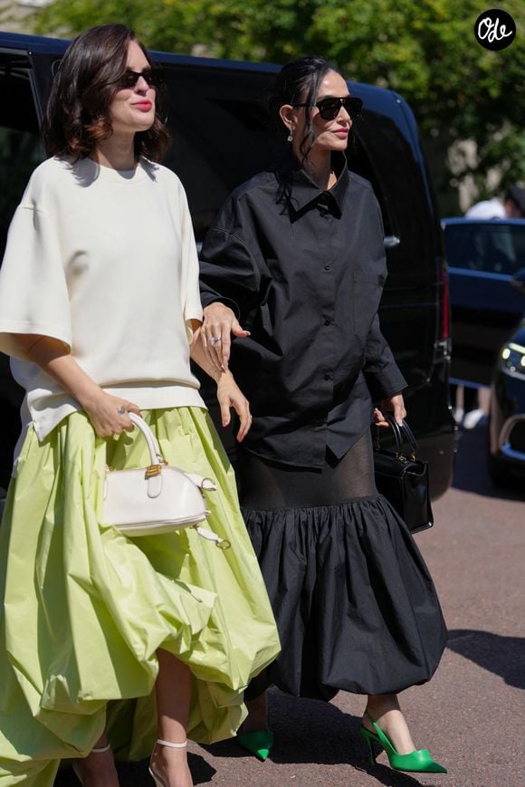 La mariée a ébloui ses proches dans une sublime création sur-mesure signée Balenciaga, spécialement imaginée par le directeur artistique de la maison, Pierpaolo Piccioli.

Tallulah Belle Willis and Demi Moore attending the Balenciaga Haute Couture Fall/Winter 2026/2027 show as part of Paris Fashion Week on July 8, 2026 in Paris, France.  (Credit © Lucia Sabatelli)
