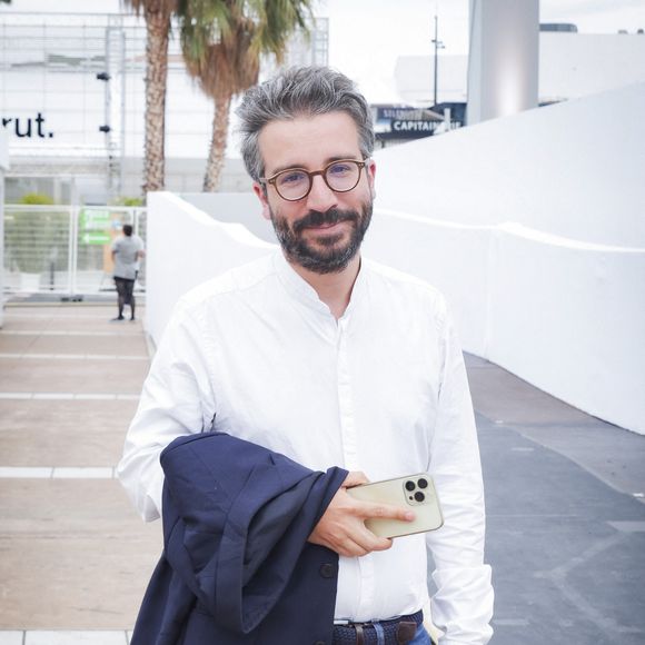 La nouvelle a été annoncée par Stéphane Sitbon-Gomez, directeur des antennes et des programmes de France Télévisions. 

Exclusif - Stéphane Sitbon-Gomez dans l'émission "C à vous", le 18 mai 2023. 

Photo : Jack Tribeca / Bestimage
