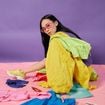 Bien choisir son outfit devant le miroir : selon une étude, certaines couleurs de vêtements donneraient instantanément bonne mine