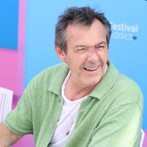 Le présentateur incarne quotidiennement le jeu baptisé Les 12 coups de midi depuis 2010

Jean-Luc Reichmann - Photocall de "Demain nous appartient" (DNA) lors du 64ème Festival de Télévision de Monte Carlo au Grimaldi Forum de Monaco le 14 juin 2025.
© Denis Guignebourg / Bestimage