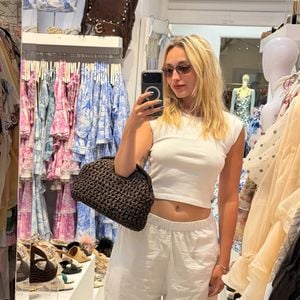 Elle partage son séjour avec ses abonnés via sa story Instagram.

Chloé Jouannet a partagé des images de son séjour à Mykonos. Capture d'écran Instagram