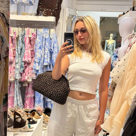 Elle partage son séjour avec ses abonnés via sa story Instagram.

Chloé Jouannet a partagé des images de son séjour à Mykonos. Capture d'écran Instagram