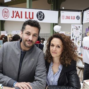 Parmi les chroniqueurs qui l'accompagnaient, figurait Benjamin Muller.

Benjamin Muller, Celine Kallmann - Festival du Livre de Paris 2025 au Grand Palais,  Paris, France, le 13 avril 2025.

© Jack Tribeca / Bestimage