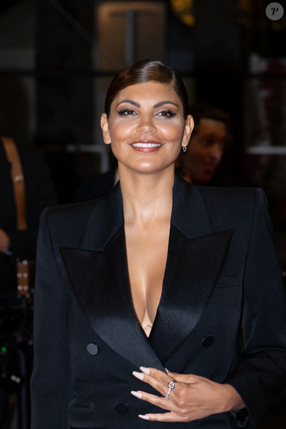 Interrogée par le journal Nice-Matin cinq mois plus tard, elle a sobrement confié qu'elle essayait simplement d'avancer après cet incident médiatique.

Nawell Madani - Montée des marches du film " Omar la fraise (Le Roi d'Alger) " lors du 76ème Festival International du Film de Cannes, au Palais des Festivals à Cannes. Le 19 mai 2023
© Jacovides-Moreau / Bestimage