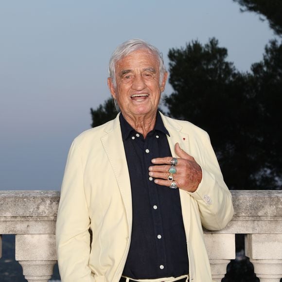 A l'époque, Bébel encourage alors son fils "dans son ambition de devenir pilote de course, sa passion depuis qu'il est en culottes courtes.

Exclusif - Rendez-vous avec Jean-Paul Belmondo lors du mariage du footballeur Sébastien Frey avec Petra au Château Saint Georges à Grasse le 29 juin 2019. © Denis Guignebourg/Bestimage
