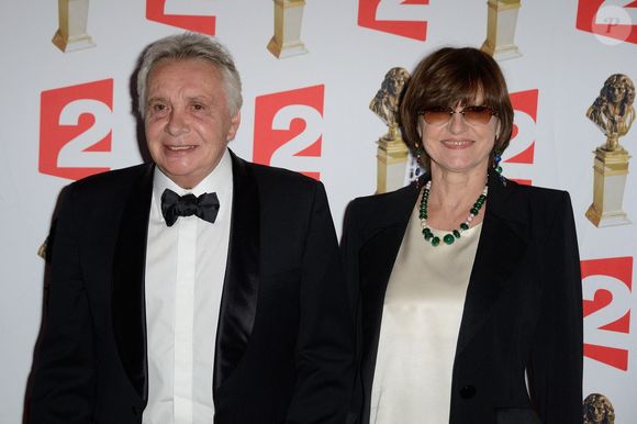Anne-Marie Périer serait une femme "charmante, polie, souriante" et Michel Sardou, un homme "qu'on croise peu" mais qui a séduit en s'affichant aux derniers voeux du Maire. 

Michel Sardou et sa femme Anne-Marie Périer assistant à la 26e cérémonie des Molières du théâtre qui s'est tenue aux Folies Bergères à Paris, France, le 2 juin 2014. Photo by Nicolas Briquet/Abaca