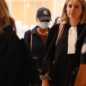 Stéphane Plaza encourt dix ans de prison et 150 000 euros d'amende.

L'une des plaignantes - Procès de Stéphane Plaza pour violences conjugales au tribunal de Paris Batignolles à Paris, France, le 28 août 2024. © Christophe Clovis / Bestimage