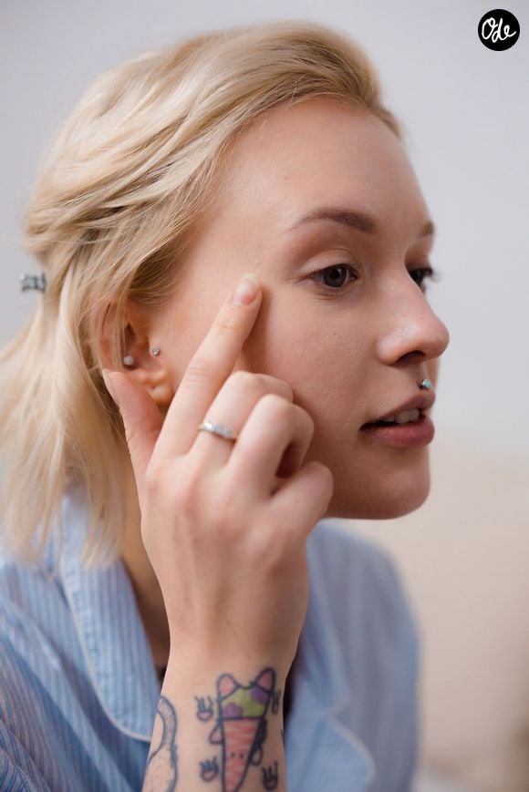 Adopter ces nouvelles techniques garantit un résultat professionnel et un regard lumineux sans ridules.