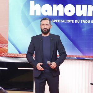 Exclusif - Cyril Hanouna, sur le plateau de l’émission « TPMP » présentée par C.Hanouna et diffusée en direct sur Youtube et sur toutes les box (SFR, FREE, Bouygues, MyCanal etc), Paris, France, le 21 mars 2025. © Jack Tribeca / Bestimage