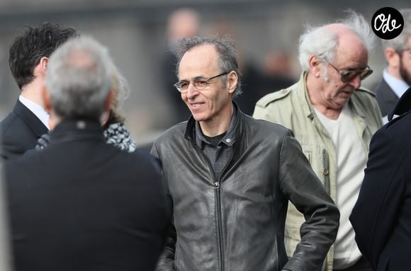 Il collectionne des souvenirs de l'artiste depuis plus de quarante ans.

Jean-Jacques Goldman et Maxime Le Forestier lors des obsèques de Véronique Colucci au cimetière communal de Montrouge, le 12 avril 2018. 
Agence / Bestimage