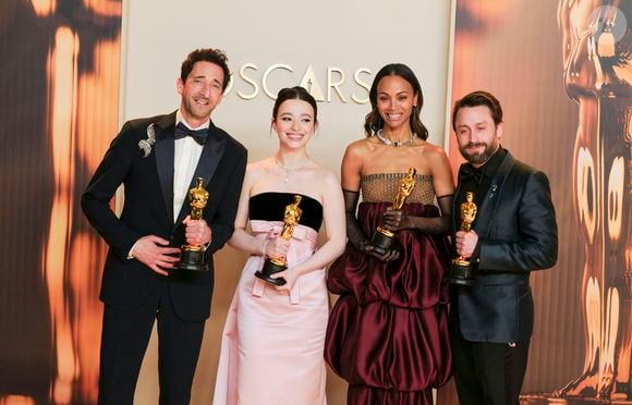 Adrien Brody (Meilleur acteur dans The Brutalist), Mikey Madison (meilleure actrice dans Anora), Zoe Saldaña (Meilleure actrice dans un second rôle dans Emilia Perez), Kieran Culkin (Meilleur acteur dans un second rôle dans A Real Pain) au photocall des lauréats (pressroom) de la 97ème cérémonie des Oscars à Los Angeles le 2 mars 2025.

Photo : Agence / Bestimage