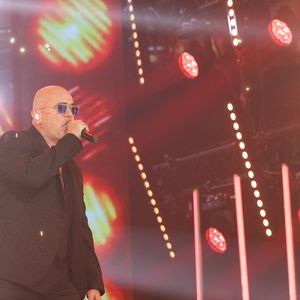 Exclusif - Pascal Obispo lors du concert du gala de Noël de l'association Tout le monde contre le cancer fête ses 20 ans diffusé le 24 décembre sur M6 à l'Adidas Aren Porte de la Chapelle à Paris, France, le 4 décembre 2025. © Coadic Guirec/Bestimage