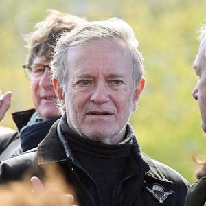 Francis Huster assiste à l'inauguration de la promenade Jean-Paul Belmondo sur le pont Bir Hakeim, sous l'arche du viaduc de Passy à Paris, France, le 12 avril 2023. Photo by Nasser Berzane/ABACAPRESS.COM