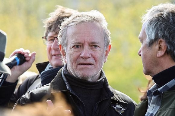 Francis Huster assiste à l'inauguration de la promenade Jean-Paul Belmondo sur le pont Bir Hakeim, sous l'arche du viaduc de Passy à Paris, France, le 12 avril 2023. Photo by Nasser Berzane/ABACAPRESS.COM