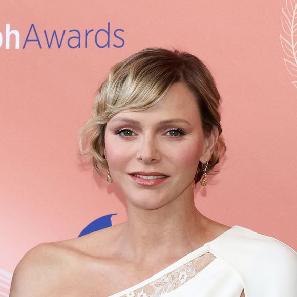 Charlène de Monaco se livre sur sa carrière de nageuse de haut niveau.

La princesse Charlene de Monaco - La famille princière au photocall et cérémonie de clôture de la 63ème édition du Festival de Télévision de Monte-Carlo (63rd Golden Nymph) au Grimaldi Forum à Monaco

© Claudia Albuquerque / Bestimage