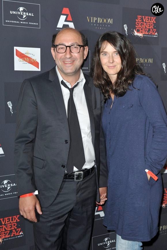 Kad Merad a été marié une première fois avec Emmanuelle Cosso.

Kad Merad et son épouse assistent à la soirée « AZ Production » organisée au théâtre VIP ROOM à Paris, en France, le 3 juin 2010. Photo de Giancarlo Gorassini/ABACAPRESS.COM