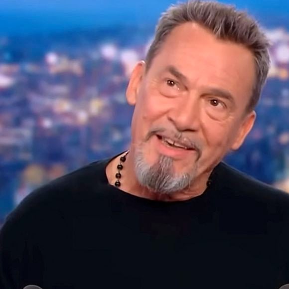 "C'était justement la sensation du THC qui commençait à me manquer. C'est pour ça que j'ai évolué avec les gélules. Et tu vas chercher l'huile et tu l'absorbes au lieu de fumer." 

Florent Pagny, qui va beaucoup mieux, était l'invité de Gilles Bouleau aux 20 heures de TF1 le jeudi 16 novembre.
© Captute TV TF1 via Bestimage