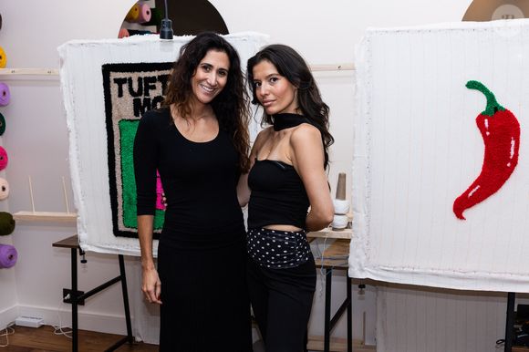 Comme elle l'avait rapporté aux équipes de "Paris Match", c'est grâce à une "artiste proposait des cours de tufting dans son appartement" que Ninon s'est découverte une nouvelle passion !

Exclusif - Vanessa Edberg et Ninon Dechavanne à l'inauguration de la boutique de Ninon Dechavanne un Tufting Studio, un atelier dédié à l'exploration créative,où chacun peut s'initier à l'art du Tufting et concevoir sa propre œuvre, à Paris, France, le 11 septembre 2025. © Julien Sarkissian/Bestimage