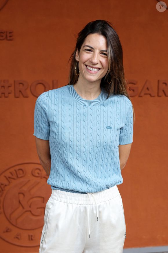 "Meilleure récup: Bulle-Bretonne de début novembre", a écrit l'animatrice en légende d'une publication Instagram faite de plusieurs photos de leur escapade romantique.

Helene Mannarino au village lors des Internationaux de France de Tennis de Roland Garros 2025. Paris, le 28 mai 2025. 
© Jacovides / Moreau / Bestimage