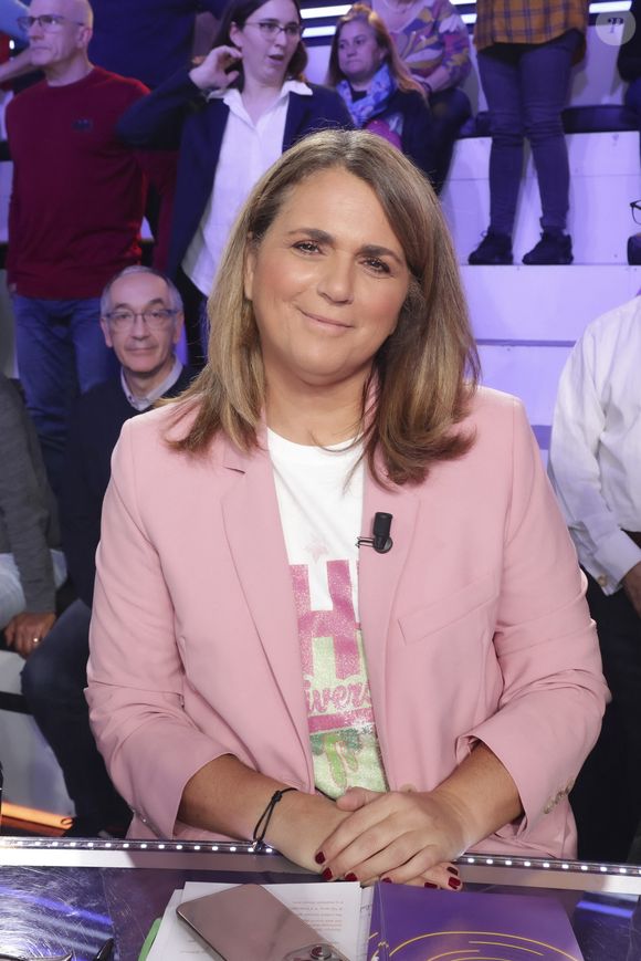 Exclusif - Valérie Bénaïm sur le plateau de l’enregistrement de l’émission « Face à Hanouna » présentée par C.Hanouna et diffusée sur C8 le 13 octobre 2024, à Paris, France, le 10 octobre 2024. © Jack Tribeca / Bestimage